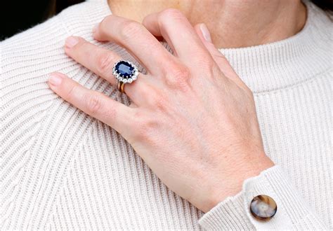 princess catherine   wear  engagement  wedding rings