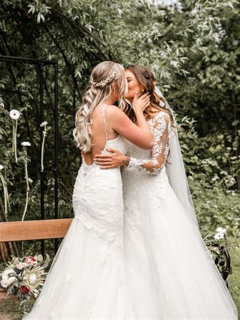 Pin by 𝓒𝓪𝓻𝓽𝓲𝓮𝓻 𝓡𝓾𝓰 🕊 on Relationships | Lesbian wedding, Lesbian bride