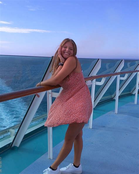 Elle Jones (@_elle_jones_) • Instagram photos and videos