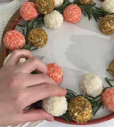 Праздники продолжаются🎄: вкусные и красивые закуски в виде шариков🍡 ...
