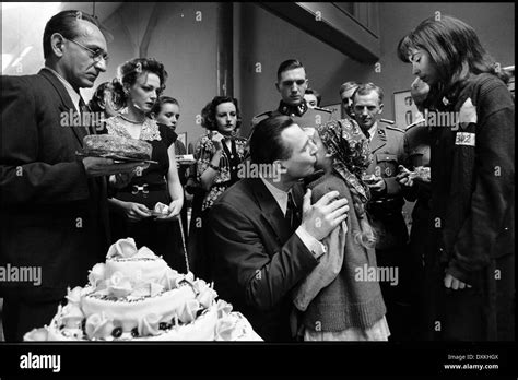 Ralph fiennes schindler's list hi-res stock photography and images - Alamy