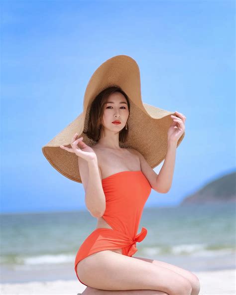 Nhan sắc nóng bỏng của ‘bom sex’ Cao Hải Ninh ở tuổi 35