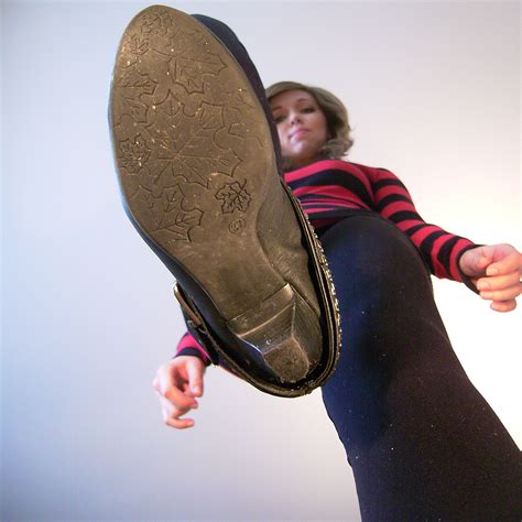 Фото С Ботинком В Камеру — Картинки фотографии