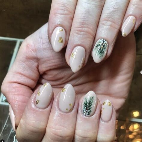 45+ Subtle Christmas Nails Design Ideas