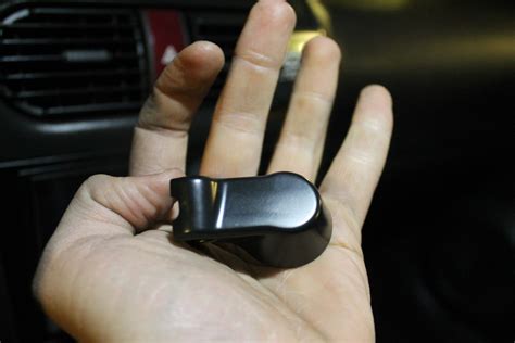 Колпачок поводка стеклоочистителя — Opel Corsa C, 1,2 л, 2002 года ...