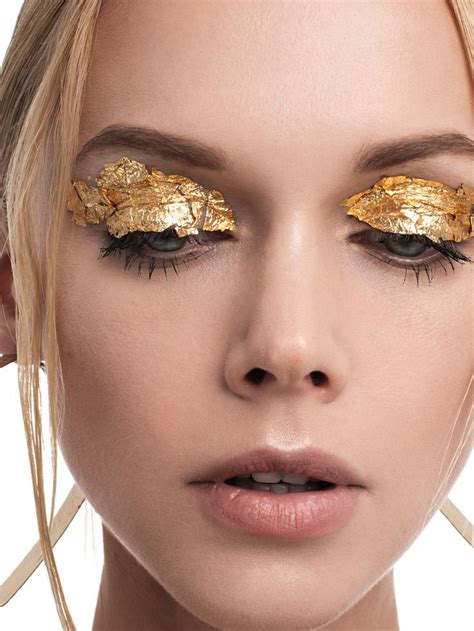 Pin by Marifffka on Поталь | Makeup inspiration, Fashion makeup, Gold ...