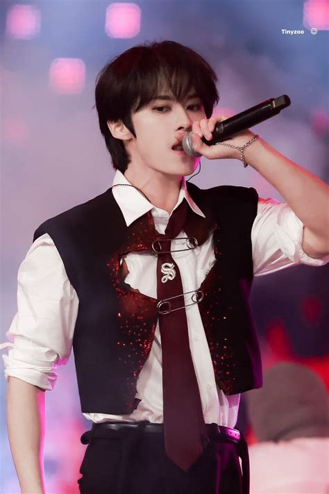 Pin by Deborah on 이리노 💜 | Lee know, Minho, Lee min ho