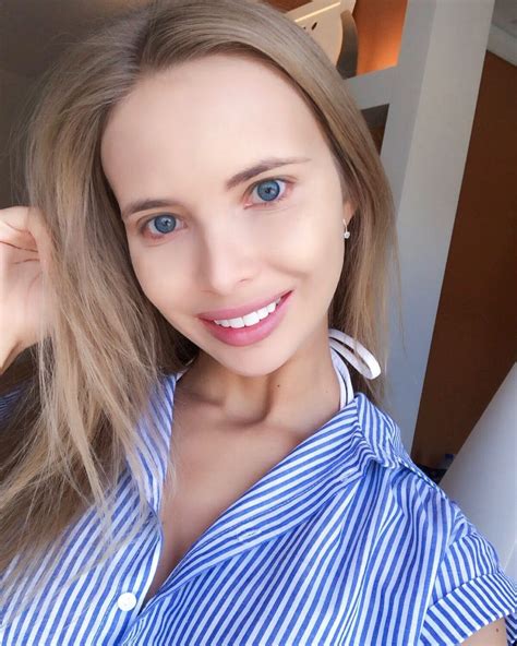 Catherine77 en Fansly 25 - ColorMusic