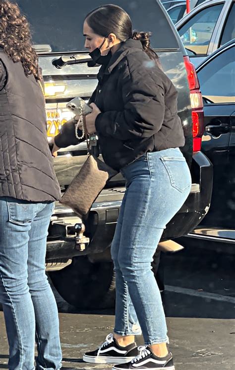 Thick Latina Milf in Jeans 🥵 - Tight Jeans - Forum