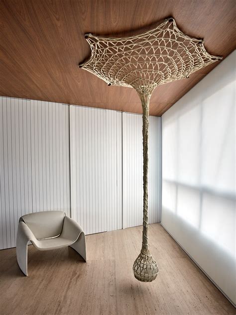 Luma Costa abre as portas de seu apartamento com ares de galeria de