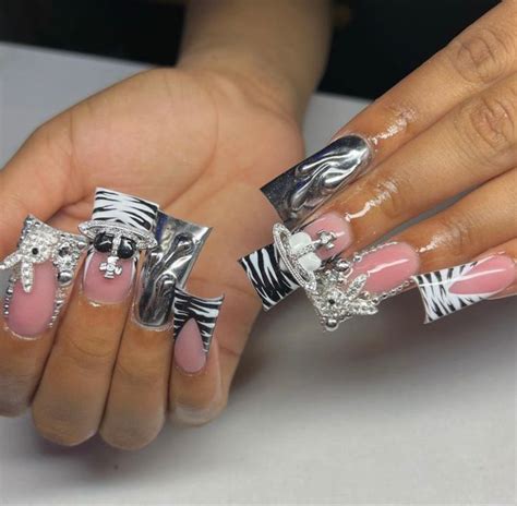 Pin auf Y2K Nail Inspo