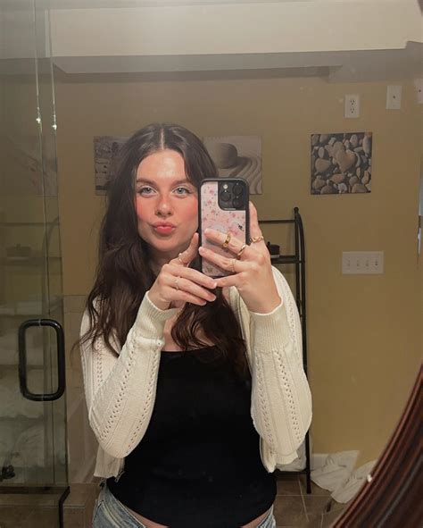 emilee (@emileemariesmith) • Instagram photos and videos