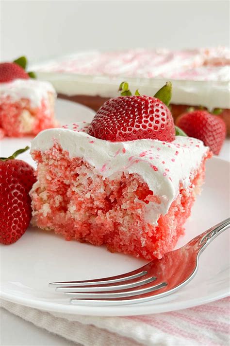 strawberry cake with jello