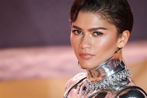 zendaya stole  show   dune premiere  muglers