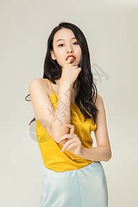 大胸黑丝美女图片_大胸黑丝美女素材图片大全