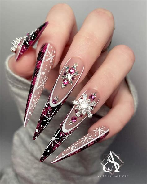 Trendy Christmas Nails Stiletto