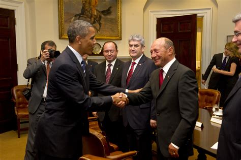 Romanian president Basescu meets US president Obama. Official PHOTOS ...