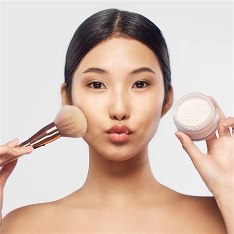 tips menggunakan makeup  mencegah tampilan makeup menjadi crack