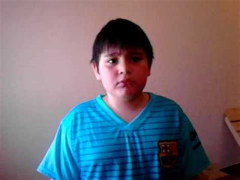 Niño se echa pedo grabando - YouTube