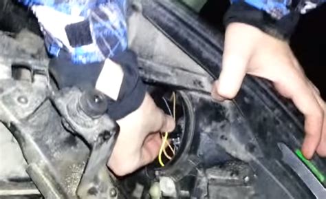 Замена лампы ближнего света Рено Флюенс видео инструкция