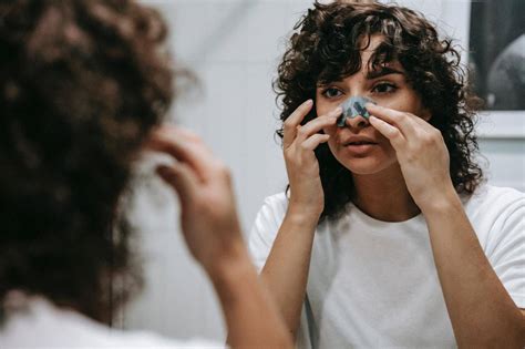 Як позбутися чорних цяток на носі: косметолог назвала прості способи ...