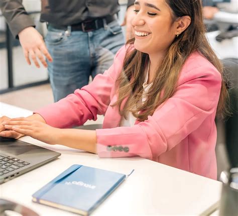 how to choose outsourced accounting provider for scaling businesses