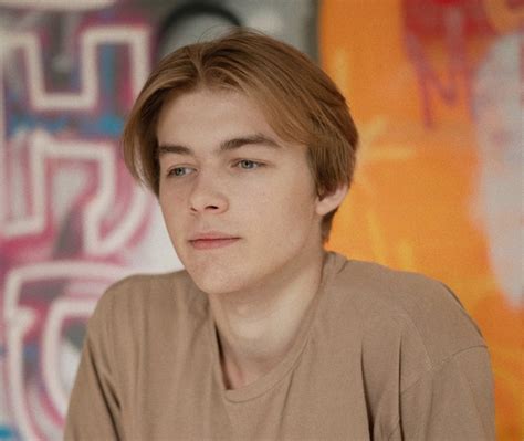 21 Medium Length Hairstyles for Men in 2025 + Styling Tips