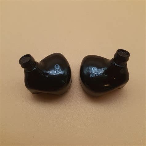 Behringer MO240: A well-ventilated and wide sound field. Low ...