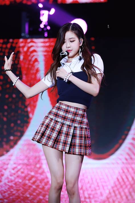 times blackpinks rose showed   gorgeous body