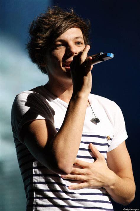 One Direction's Niall Tweets Naked Picture Of Louis Tomlinson In The