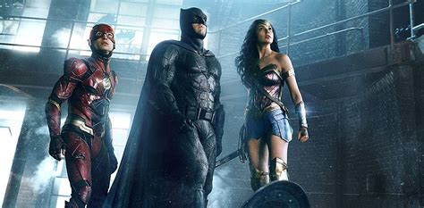 review justice league  reel bits