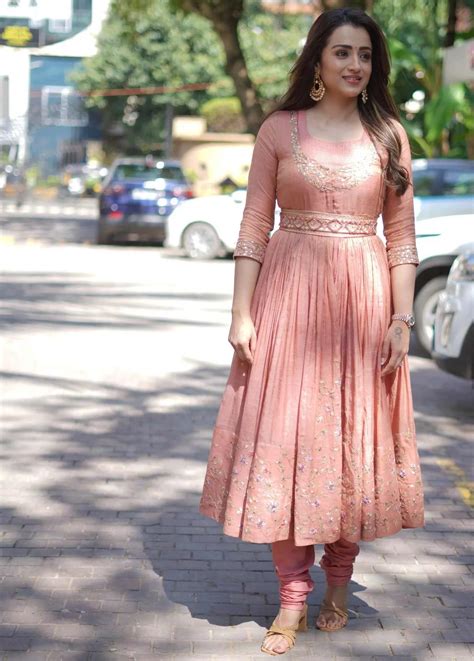 Trisha Krishnan gets papped in peach anarkali at "Ponniyin Selvan-I