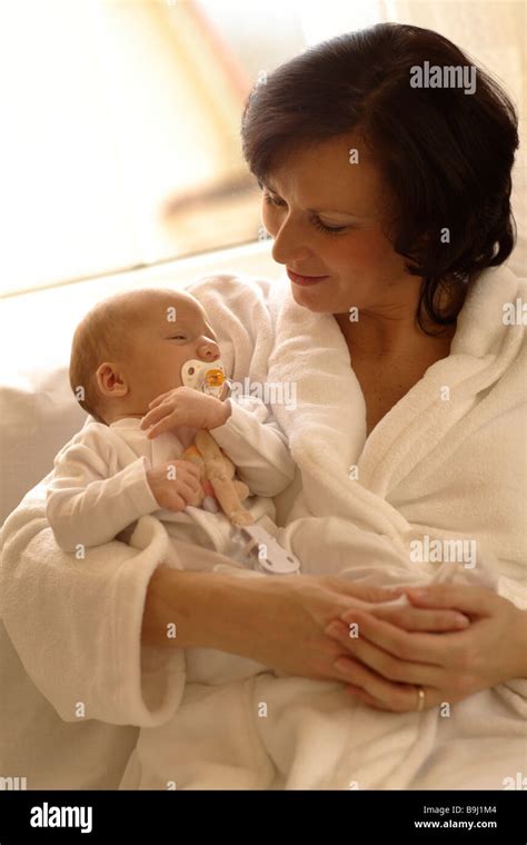 Mother with baby girl Stock Photo - Alamy