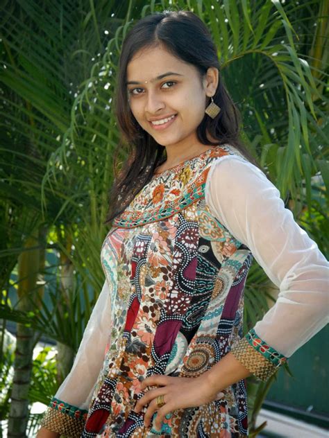 ACTRESS IMAGES | WALLPAPERS | STILLS: HOT SEXY ACTRESS SRI DIVYA WITH