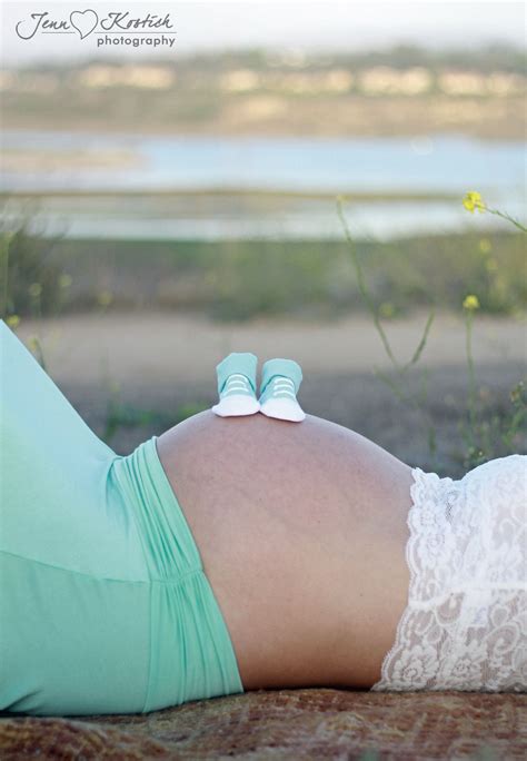 little booties on belly :) Baby Bump Photos, Pregnancy Photos, Baby