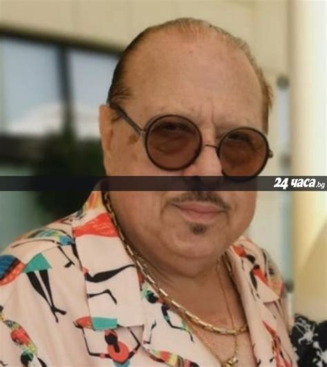 Иван Тенев полива 70-годишния си юбилей с Кристина Димитрова и сина им ...