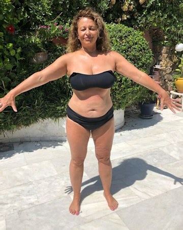 Loose Women's Nadia Sawalha shows off her bikini body for a very ...