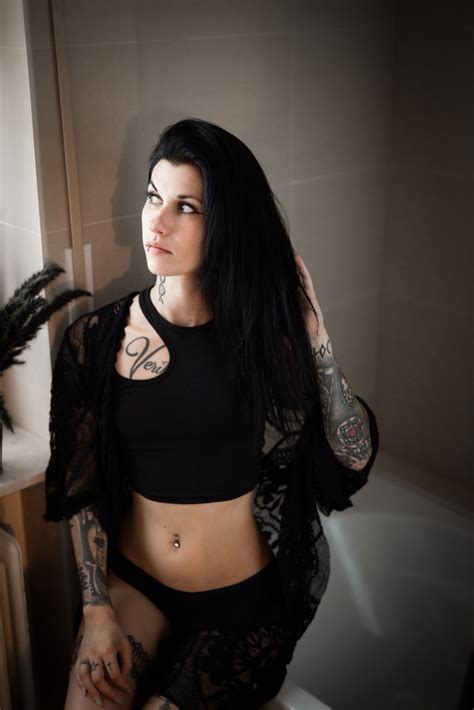 elina.mj - elina.mj added a new photo.