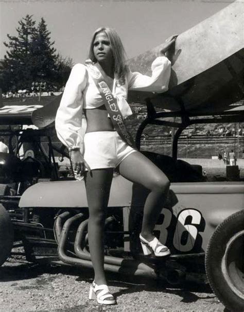 Photo Gallery: Vintage Grid Girls - Motorsport Retro