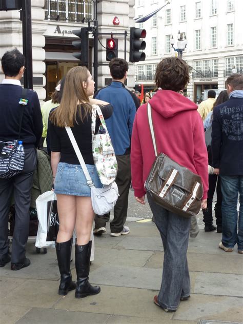 Minding Those Gaps and Everything Else: London Street Fashion