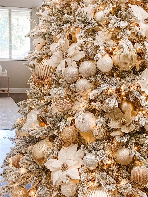 How to decorate an elegant white and gold christmas tree like a pro