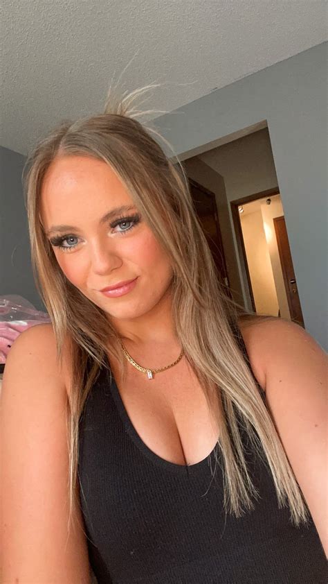 Need to dress up more : r/classygirls