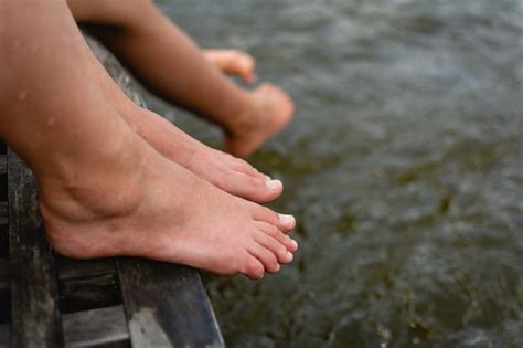 Legs in Cold Water | Copyright-free photo (by M. Vorel) | LibreShot