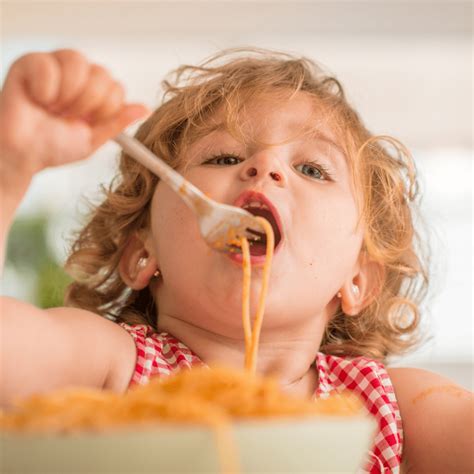 Alimentação do bebê após 12 meses - Blog - bebechegou.com