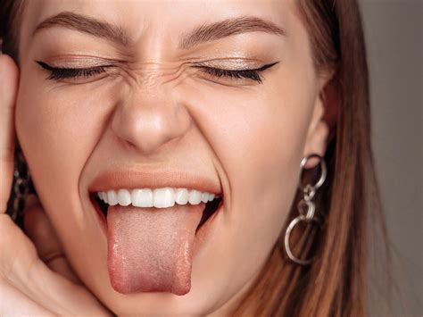 las personas  pelos en la lengua existen