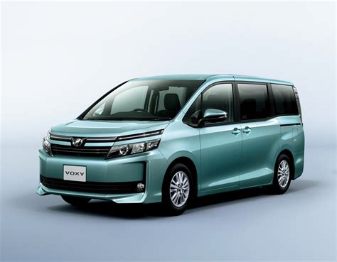 Toyota Voxy Specs and Prices [Video][Photo] - autoevolution