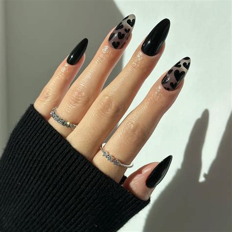 Black Nails Trend at Luis Silva blog