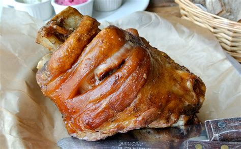 Вкусная рулька как у чехов: мясо настолько нежное, что само сходит ...