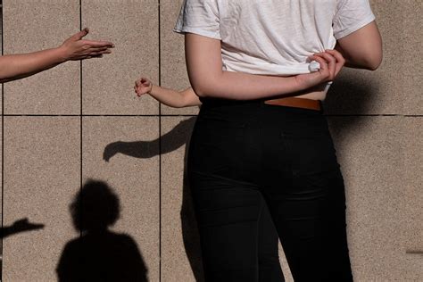 hands  side   street medium