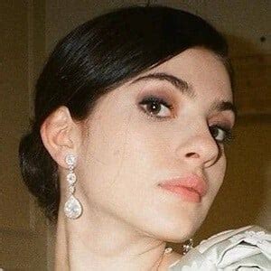 Ella Rubin - Age, Bio, Family | Famous Birthdays